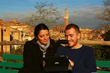 Learn Italian: two students talking on a hill in Siena