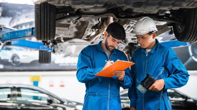 Car Maintenance : Mechanics and Driving Instructor 