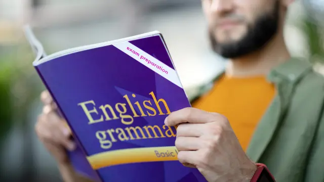 English Grammar (Sentence Fragments, Verbs, Nouns, Prepositions & Punctuation)