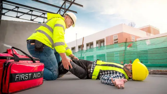 First Aid : Emergency First Aid at Work