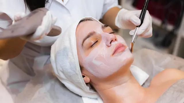 Facial Massage: Spa Facial Training
