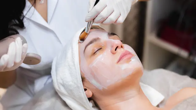 Facial Beauty : Facial Skin Care Treatment