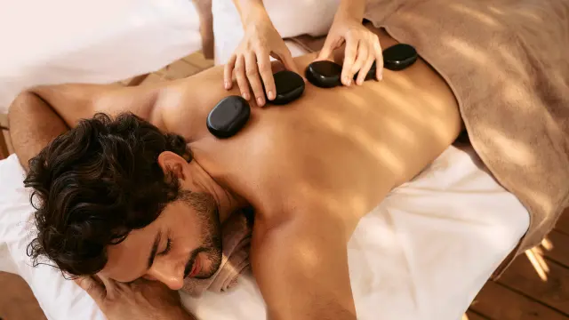 Massage Therapy: Reflexology, Aromatherapy andLymphatic Drainage Massage for Pain Removal