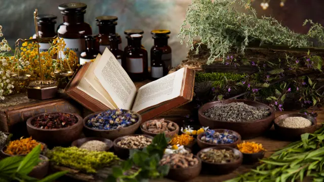 Herbalist: Herbal First Aid & Aromatherapy Level 3 Diploma