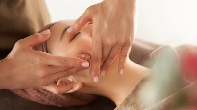 Facial Massage: Spa Facial Training