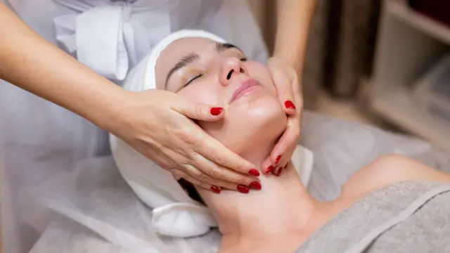 Facial Massage: Luxury Spa Facial Massage Therapy Training