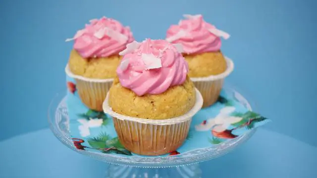Cupcake Masterclass: Baking, Frosting, and Decoration Techniques..