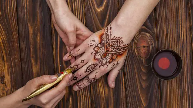 Henna Artistry 101: Mastering the Basics