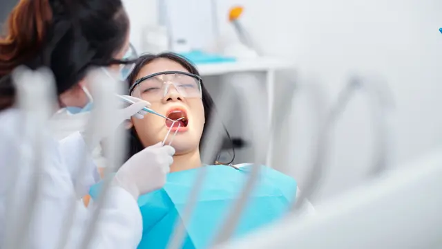 Dental Nurse : Dental Nurse Training Course