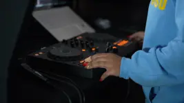 DJ